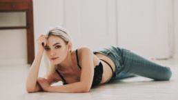 Red Dress Studio- Sesja kobieca Żory, Katowice, Śląsk Bytom, Cieszyn, Gliwice, Jastrzębie, Katowice, Rybnik, Wodzisław, Zabrze, aesthetic, bielizna, body, boudoir, buduarowa, fotograf, fotografia, jeansy, pinterest, poranek, rajstopy, sensual, sensualna, sesja kobieca, studio, Żory