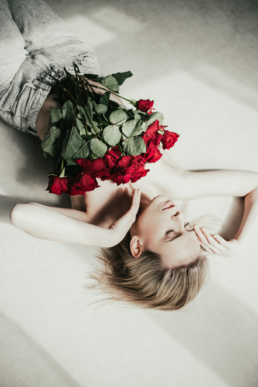 Bytom, Gliwice, Jastrzębie, Katowice, Racibórz, Red Dress Studio, Rybnik, Wodzisław, aesthetic, fotograf, fotografia, gipsówka, glamour, kwiaty, portret, róże, sesja kobieca, studio, Śląsk, Żory
