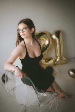21, Bytom, Gliwice, Jastrzębie, Katowice, Racibórz, Rybnik, Wodzisław, aesthetic, balony, fotograf, fotografia, jasna, jeans, prezent, sesja kobieca, studio, sukienka, tort, urodziny, Śląsk, Żory