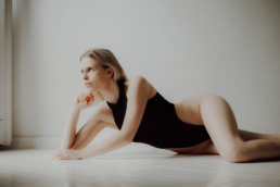 Aesthetic, Biel, Bielizna, Body, Bytom, Fotograf, Fotografia, Gipsówka, Gliwice, Jastrzębie, Jeansy, Katowice, Kobieca, Kwiaty, Minimalistyczna, Minimalizm, Racibórz, Rybnik, Sesja, Studio, Wodzisław, Śląsk, Żory