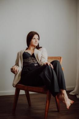 Bytom, Gliwice, Jastrzębie, Katowice, Mikołów, Racibórz, Rybnik, Wodzisław, aesthetic, jaeansy, koszula, lustro, sesja kobieca, studio, Śląsk, Żory, kobieca sesja Edyty