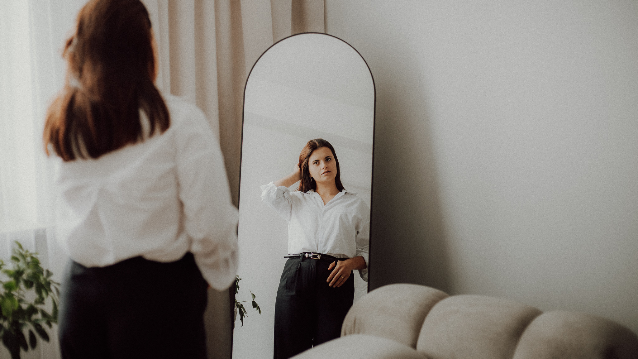 Bytom, Gliwice, Jastrzębie, Katowice, Mikołów, Racibórz, Rybnik, Wodzisław, aesthetic, jaeansy, koszula, lustro, sesja kobieca, studio, Śląsk, Żory, kobieca sesja Edyty