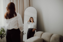 Bytom, Gliwice, Jastrzębie, Katowice, Mikołów, Racibórz, Rybnik, Wodzisław, aesthetic, jaeansy, koszula, lustro, sesja kobieca, studio, Śląsk, Żory, kobieca sesja Edyty