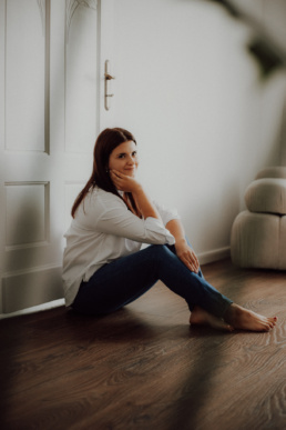 Bytom, Gliwice, Jastrzębie, Katowice, Mikołów, Racibórz, Rybnik, Wodzisław, aesthetic, jaeansy, koszula, lustro, sesja kobieca, studio, Śląsk, Żory, kobieca sesja Edyty