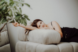 Bytom, Gliwice, Jastrzębie, Katowice, Mikołów, Racibórz, Rybnik, Wodzisław, aesthetic, jaeansy, koszula, lustro, sesja kobieca, studio, Śląsk, Żory, kobieca sesja Edyty