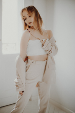 Bytom, Gliwice, Jastrzębie, Katowice, Mikołów, Niepozowane, Pszczyna, Racibórz, Rybnik, Tychy, Wodzisław, aesthetic, classy, elegancka, elegant, klasyczna, marynarka, sesja kobieca, studio, Śląsk, Żory