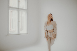 Bytom, Gliwice, Jastrzębie, Katowice, Mikołów, Niepozowane, Pszczyna, Racibórz, Rybnik, Tychy, Wodzisław, aesthetic, classy, elegancka, elegant, klasyczna, marynarka, sesja kobieca, studio, Śląsk, Żory