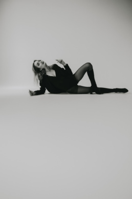 Bytom, Gliwice, Jastrzębie, Katowice, Mikołów, Niepozowane, Pszczyna, Racibórz, Rybnik, Tychy, Wodzisław, aesthetic, body, classy, czarne, czarno-białe, elegancka, rajstopy, sesja kobieca, studio, Śląsk, Żory