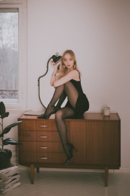 Bytom, Gliwice, Jastrzębie, Katowice, Mikołów, Niepozowane, Pszczyna, Racibórz, Rybnik, Tychy, Wodzisław, aesthetic, classy, czarna sukienka, elegancka, sesja kobieca, studio, vintage, Śląsk, Żory