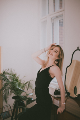 Bytom, Gliwice, Jastrzębie, Katowice, Mikołów, Niepozowane, Pszczyna, Racibórz, Rybnik, Tychy, Wodzisław, aesthetic, classy, czarna sukienka, elegancka, sesja kobieca, studio, vintage, Śląsk, Żory