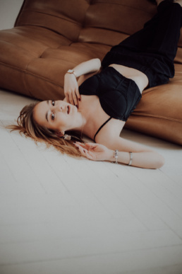 Bytom, Gliwice, Jastrzębie, Katowice, Mikołów, Niepozowane, Pszczyna, Racibórz, Rybnik, Tychy, Wodzisław, aesthetic, classy, elegancka, sesja kobieca, studio, Śląsk, Żory