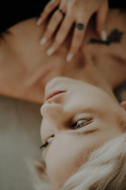 Bytom, Cieszyn, Gliwice, Jastrzębie, Katowice, Mikołów, Pszczyna, Racibórz, Rybnik, Wodzisław, aesthetic, classy, czarna, elegancka, fotograf, fotografia, marynarka, sensual, sesja kobieca, sesja zdjęciowa, studio, zmysłowa, Śląsk, światło naturalne, Żory