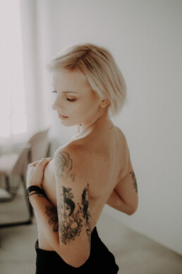 Bytom, Cieszyn, Gliwice, Jastrzębie, Katowice, Mikołów, Pszczyna, Racibórz, Rybnik, Wodzisław, aesthetic, classy, czarne, elegancka, fotograf, fotografia, sensual, sesja kobieca, sesja zdjęciowa, spodnie, studio, zmysłowa, Śląsk, światło naturalne, Żory