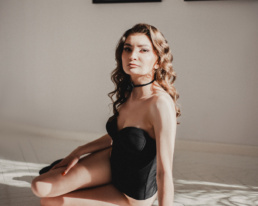 Bytom, Gliwice, Jastrzębie, Racibórz, Rybnik, Wodzisław, aesthetic, buduarowa, classy, elegant, fotograf, fotografia, portretowa, sensualna, sesja kobieca, studio, Śląsk, Żory