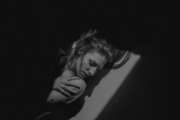 Bytom, Gliwice, Jastrzębie, Katowice, Pawłowice, Racibórz, Ruda Śląska, Rybnik, Wodzisław, aesthetic, minimalizm, sensual, sesja kobieca, studio, zmysłowa, Śląsk, światło naturalne, Żory