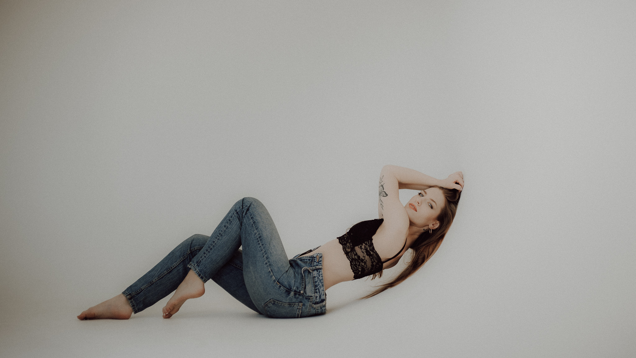 Bytom, Gliwice, Jastrzębie, Katowice, Pawłowice, Racibórz, Ruda Śląska, Rybnik, Wodzisław, aesthetic, minimalizm, sensual, sesja kobieca, studio, zmysłowa, Śląsk, światło naturalne, Żory