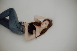 Bytom, Gliwice, Jastrzębie, Katowice, Pawłowice, Racibórz, Ruda Śląska, Rybnik, Wodzisław, aesthetic, minimalizm, sensual, sesja kobieca, studio, zmysłowa, Śląsk, światło naturalne, Żory