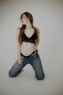 Bytom, Gliwice, Jastrzębie, Katowice, Pawłowice, Racibórz, Ruda Śląska, Rybnik, Wodzisław, aesthetic, minimalizm, sensual, sesja kobieca, studio, zmysłowa, Śląsk, światło naturalne, Żory