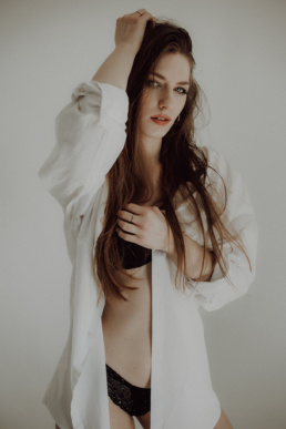 Bytom, Gliwice, Jastrzębie, Katowice, Pawłowice, Racibórz, Ruda Śląska, Rybnik, Wodzisław, aesthetic, minimalizm, sensual, sesja kobieca, studio, zmysłowa, Śląsk, światło naturalne, Żory