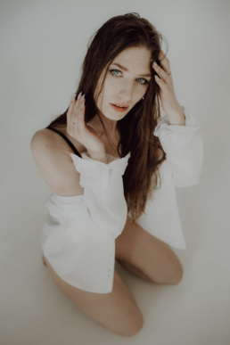 Bytom, Gliwice, Jastrzębie, Katowice, Pawłowice, Racibórz, Ruda Śląska, Rybnik, Wodzisław, aesthetic, minimalizm, sensual, sesja kobieca, studio, zmysłowa, Śląsk, światło naturalne, Żory