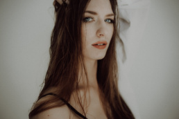 Bytom, Gliwice, Jastrzębie, Katowice, Pawłowice, Racibórz, Ruda Śląska, Rybnik, Wodzisław, aesthetic, minimalizm, sensual, sesja kobieca, studio, zmysłowa, Śląsk, światło naturalne, Żory