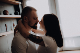 Bytom, Cieszyn, Gliwice, Jankowice, Jastrzębie, Katowice, Pawłowice, Pszczyna, Racibórz, Rybnik, Wodzisław, aesthetic, bliskość, ciepło, czułość, delikatne światło, delikatność, dotkliwość, dotyk, emocje, gesty, harmonia, intymna sesja pary, intymne chwile, intymność, magia, miłość, namiętność, naturalna, nostalgia, portretowa, pożądanie, przytulenie, romantyzm, sensualna, serce, sesja pary, sesja zdjęciowa, spojrzenie, subtelność, szczerość, uczucie, więź, zakochani, zaufanie, zauroczenie, zmysłowa, zmysłowość, zmysłowy kontakt, złączenie, Śląsk, Świerklany, Żory