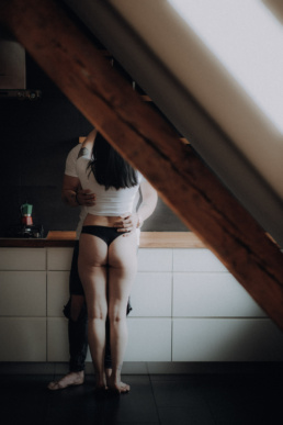 Bytom, Cieszyn, Gliwice, Jankowice, Jastrzębie, Katowice, Pawłowice, Pszczyna, Racibórz, Rybnik, Wodzisław, aesthetic, bliskość, ciepło, czułość, delikatne światło, delikatność, dotkliwość, dotyk, emocje, gesty, harmonia, intymna sesja pary, intymne chwile, intymność, magia, miłość, namiętność, naturalna, nostalgia, portretowa, pożądanie, przytulenie, romantyzm, sensualna, serce, sesja pary, sesja zdjęciowa, spojrzenie, subtelność, szczerość, uczucie, więź, zakochani, zaufanie, zauroczenie, zmysłowa, zmysłowość, zmysłowy kontakt, złączenie, Śląsk, Świerklany, Żory