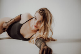 Bytom, Gliwice, Jastrzębie, Katowice, Pawłowice, Racibórz, Ruda Śląska, Rybnik, Wodzisław, aesthetic, minimalizm, sensual, sesja kobieca, studio, zmysłowa, Śląsk, światło naturalne, Żory