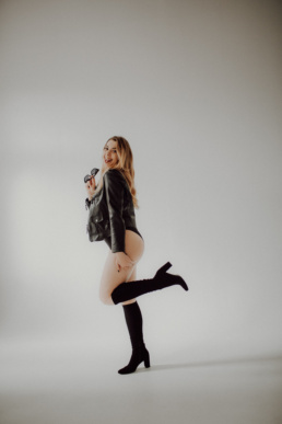 Bytom, Gliwice, Jastrzębie, Katowice, Pawłowice, Racibórz, Ruda Śląska, Rybnik, Wodzisław, aesthetic, minimalizm, sensual, sesja kobieca, studio, zmysłowa, Śląsk, światło naturalne, Żory