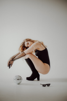Bytom, Gliwice, Jastrzębie, Katowice, Pawłowice, Racibórz, Ruda Śląska, Rybnik, Wodzisław, aesthetic, minimalizm, sensual, sesja kobieca, studio, zmysłowa, Śląsk, światło naturalne, Żory