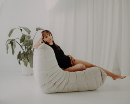 Bytom, Gliwice, Jastrzębie, Katowice, Rybnik, Wodzisław, aesthetic, buduarowa, fotograf, fotografia kobieca, jasne studio, minimalizm, sensual, sesja kobieca Żory, sesja zdjęciowa, voucher na sesję zdjęciową, Śląsk, światło naturalne