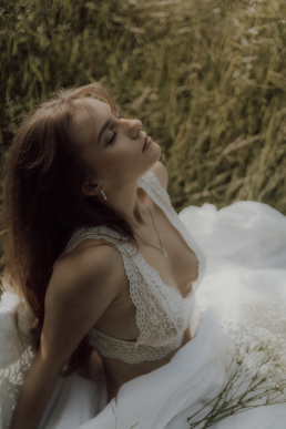 Bytom, Gliwice, Jastrzębie, Katowice, Rybnik, Wodzisław, Zabrze, fotograf śląsk, fotograf żory, fotografia kobieca, plener, pościel, red dress studio, sensual, sesja kobieca, sesja kobieca w plenerze, sesja sensualna, sesja w górach, sesja zdjęciowa, voucher na sesję kobiecą, zachód słońca, Śląsk, światło naturalne, Żory