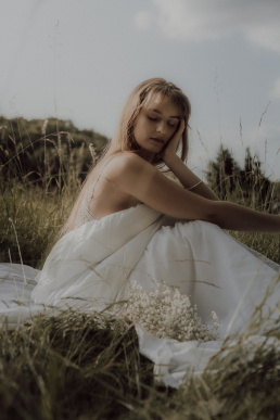 Bytom, Gliwice, Jastrzębie, Katowice, Rybnik, Wodzisław, Zabrze, fotograf śląsk, fotograf żory, fotografia kobieca, plener, pościel, red dress studio, sensual, sesja kobieca, sesja kobieca w plenerze, sesja sensualna, sesja w górach, sesja zdjęciowa, voucher na sesję kobiecą, zachód słońca, Śląsk, światło naturalne, Żory