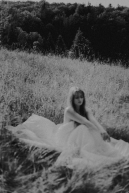 Bytom, Gliwice, Jastrzębie, Katowice, Rybnik, Wodzisław, Zabrze, fotograf śląsk, fotograf żory, fotografia kobieca, plener, pościel, red dress studio, sensual, sesja kobieca, sesja kobieca w plenerze, sesja sensualna, sesja w górach, sesja zdjęciowa, voucher na sesję kobiecą, zachód słońca, Śląsk, światło naturalne, Żory
