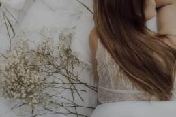 Bytom, Gliwice, Jastrzębie, Katowice, Rybnik, Wodzisław, Zabrze, fotograf śląsk, fotograf żory, fotografia kobieca, plener, pościel, red dress studio, sensual, sesja kobieca, sesja kobieca w plenerze, sesja sensualna, sesja w górach, sesja zdjęciowa, voucher na sesję kobiecą, zachód słońca, Śląsk, światło naturalne, Żory