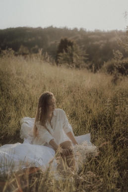 Bytom, Gliwice, Jastrzębie, Katowice, Rybnik, Wodzisław, Zabrze, fotograf śląsk, fotograf żory, fotografia kobieca, plener, pościel, red dress studio, sensual, sesja kobieca, sesja kobieca w plenerze, sesja sensualna, sesja w górach, sesja zdjęciowa, voucher na sesję kobiecą, zachód słońca, Śląsk, światło naturalne, Żory
