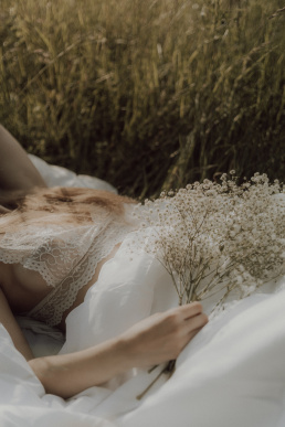 Bytom, Gliwice, Jastrzębie, Katowice, Rybnik, Wodzisław, Zabrze, fotograf śląsk, fotograf żory, fotografia kobieca, plener, pościel, red dress studio, sensual, sesja kobieca, sesja kobieca w plenerze, sesja sensualna, sesja w górach, sesja zdjęciowa, voucher na sesję kobiecą, zachód słońca, Śląsk, światło naturalne, Żory