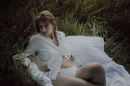Bytom, Gliwice, Jastrzębie, Katowice, Rybnik, Wodzisław, Zabrze, fotograf śląsk, fotograf żory, fotografia kobieca, plener, pościel, red dress studio, sensual, sesja kobieca, sesja kobieca w plenerze, sesja sensualna, sesja w górach, sesja zdjęciowa, voucher na sesję kobiecą, zachód słońca, Śląsk, światło naturalne, Żory