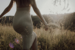 Bytom, Gliwice, Jastrzębie, Katowice, Rybnik, Wodzisław, Zabrze, fotograf śląsk, fotograf żory, fotografia kobieca, plener, pościel, red dress studio, sensual, sesja kobieca, sesja kobieca w plenerze, sesja sensualna, sesja w górach, sesja zdjęciowa, voucher na sesję kobiecą, zachód słońca, Śląsk, światło naturalne, Żory