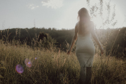 Bytom, Gliwice, Jastrzębie, Katowice, Rybnik, Wodzisław, Zabrze, fotograf śląsk, fotograf żory, fotografia kobieca, plener, pościel, red dress studio, sensual, sesja kobieca, sesja kobieca w plenerze, sesja sensualna, sesja w górach, sesja zdjęciowa, voucher na sesję kobiecą, zachód słońca, Śląsk, światło naturalne, Żory