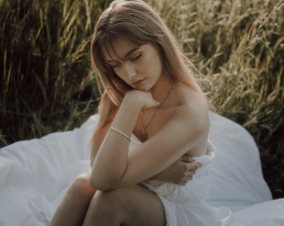 Bytom, Gliwice, Jastrzębie, Katowice, Rybnik, Wodzisław, Zabrze, fotograf śląsk, fotograf żory, fotografia kobieca, plener, pościel, red dress studio, sensual, sesja kobieca, sesja kobieca w plenerze, sesja sensualna, sesja w górach, sesja zdjęciowa, voucher na sesję kobiecą, zachód słońca, Śląsk, światło naturalne, Żory