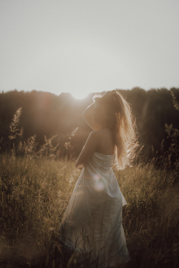 Bytom, Gliwice, Jastrzębie, Katowice, Rybnik, Wodzisław, Zabrze, fotograf śląsk, fotograf żory, fotografia kobieca, plener, pościel, red dress studio, sensual, sesja kobieca, sesja kobieca w plenerze, sesja sensualna, sesja w górach, sesja zdjęciowa, voucher na sesję kobiecą, zachód słońca, Śląsk, światło naturalne, Żory