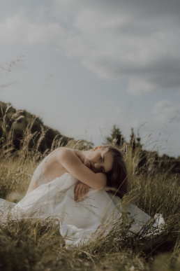 Bytom, Gliwice, Jastrzębie, Katowice, Rybnik, Wodzisław, Zabrze, fotograf śląsk, fotograf żory, fotografia kobieca, plener, pościel, red dress studio, sensual, sesja kobieca, sesja kobieca w plenerze, sesja sensualna, sesja w górach, sesja zdjęciowa, voucher na sesję kobiecą, zachód słońca, Śląsk, światło naturalne, Żory