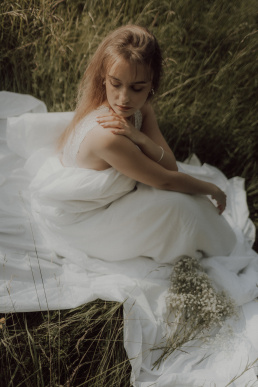 Bytom, Gliwice, Jastrzębie, Katowice, Rybnik, Wodzisław, Zabrze, fotograf śląsk, fotograf żory, fotografia kobieca, plener, pościel, red dress studio, sensual, sesja kobieca, sesja kobieca w plenerze, sesja sensualna, sesja w górach, sesja zdjęciowa, voucher na sesję kobiecą, zachód słońca, Śląsk, światło naturalne, Żory