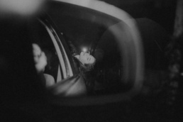 Bytom, Gliwice, Jastrzębie, Katowice, Pszczyna, Rybnik, Zabrze, aesthetic, filmowa, fotograf, fotografia, kierownica, look, noc, okno, przez okno, samochód, sesja kobieca, w aucie, w ruchu, Śląsk, światła, Żory