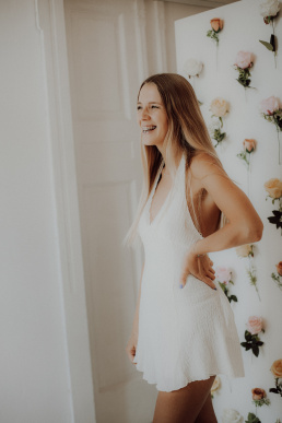 Bytom, Gliwice, Jastrzębie, Katowice, Pszczyna, Rybnik, Wodzisław, Zabrze, aesthetic, fotografia kobieca, jasne studio, minimalizm, red dress studio, sensual, sensualna, sesja buduarowa, sesja kobieca, sesja kobieca żory, sesja w studio Żory, voucher na sesję kobiecą, voucher na sesję zdjęciową, zmysłowa sesja, Śląsk, światło naturalne, Żory