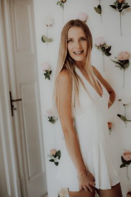 Bytom, Gliwice, Jastrzębie, Katowice, Pszczyna, Rybnik, Wodzisław, Zabrze, aesthetic, fotografia kobieca, jasne studio, minimalizm, red dress studio, sensual, sensualna, sesja buduarowa, sesja kobieca, sesja kobieca żory, sesja w studio Żory, voucher na sesję kobiecą, voucher na sesję zdjęciową, zmysłowa sesja, Śląsk, światło naturalne, Żory