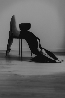 Bytom, Gliwice, Jastrzębie, Katowice, Pszczyna, Rybnik, Wodzisław, Zabrze, aesthetic, fotografia kobieca, jasne studio, minimalizm, red dress studio, sensual, sensualna, sesja buduarowa, sesja kobieca, sesja kobieca żory, sesja w studio Żory, voucher na sesję kobiecą, voucher na sesję zdjęciową, zmysłowa sesja, Śląsk, światło naturalne, Żory